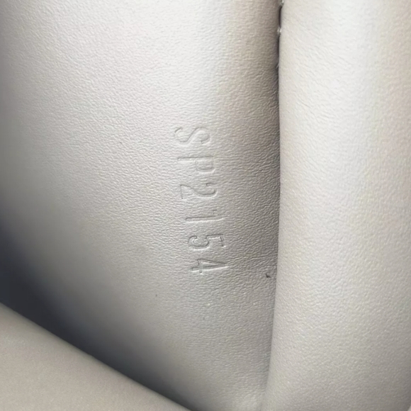 SOLD LV Pochette W Monogram
Veau Cachemire in Magnolia - Picture 9 of 12